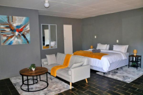 Cosy Mountain FarmStay w private Boma